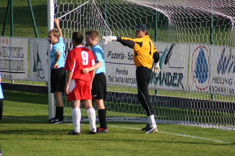 gal/08. Spieltag- SV Reischach-Rasen/2006-10-24 - SVR gg. Rasen-Antholz 023.jpg